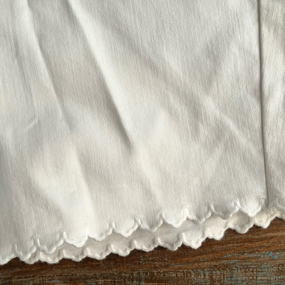 NYDJ Scallop hem Ella shorts 6 PERFECT - Picture 5 of 9